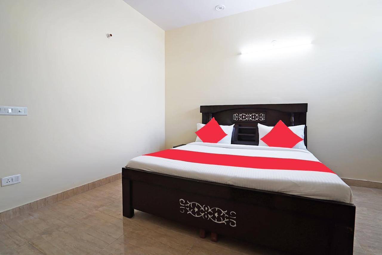 Oyo 46744 Hotel Yash Нью-Делі Екстер'єр фото