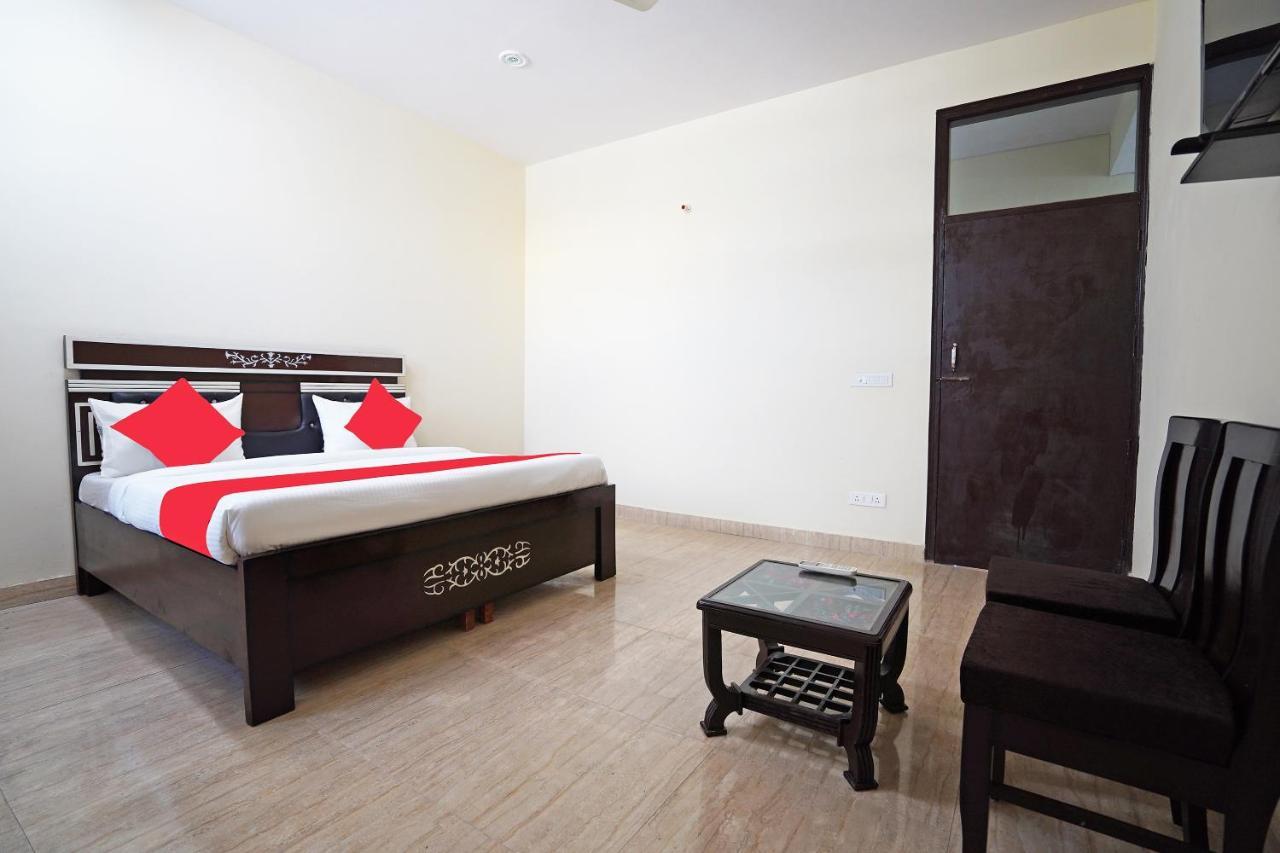 Oyo 46744 Hotel Yash Нью-Делі Екстер'єр фото