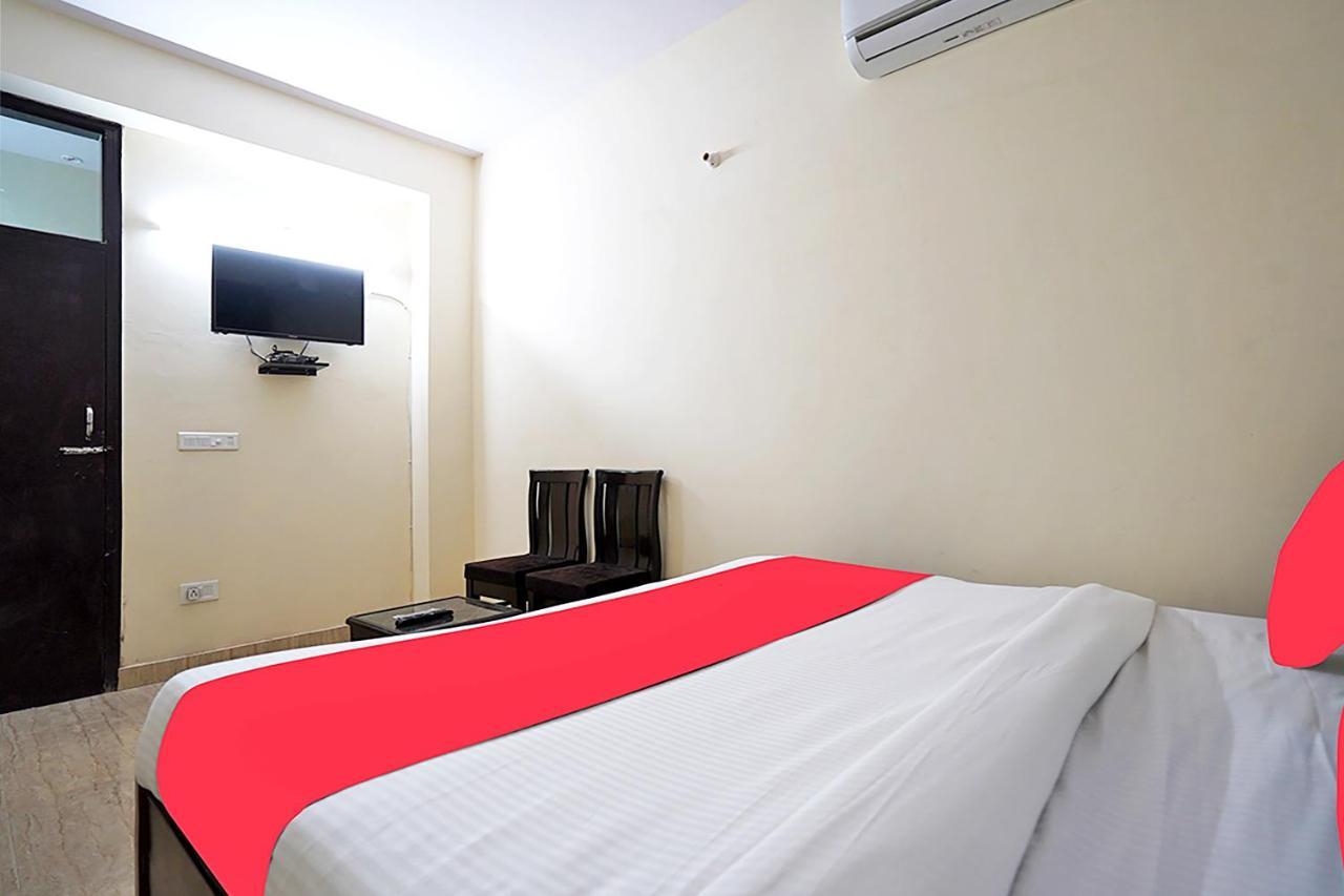 Oyo 46744 Hotel Yash Нью-Делі Екстер'єр фото